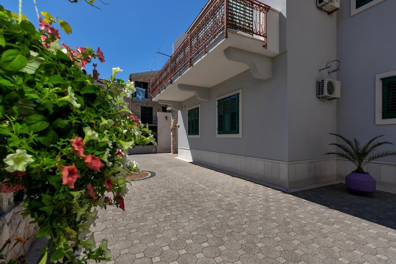 Apartments Carmen Makarska Extérieur photo