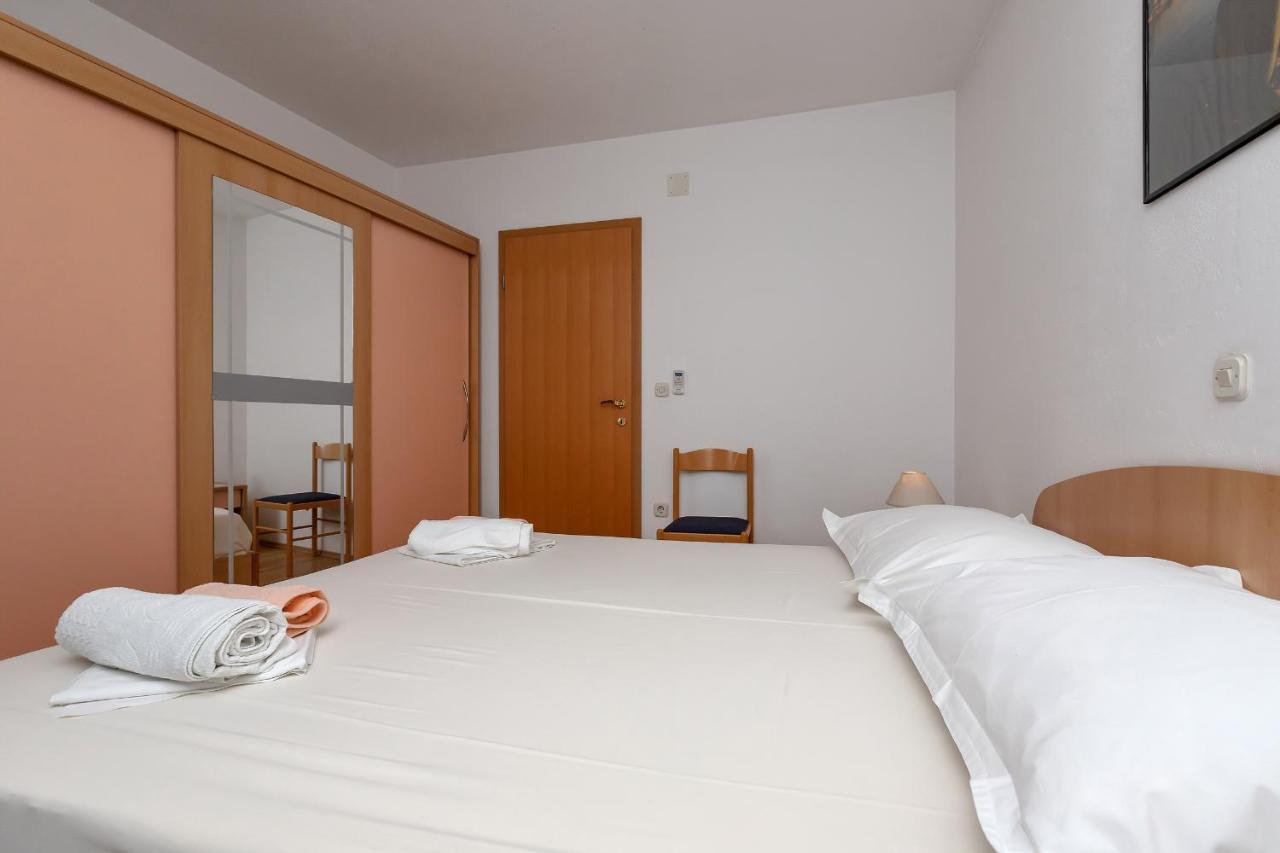 Apartments Carmen Makarska Extérieur photo