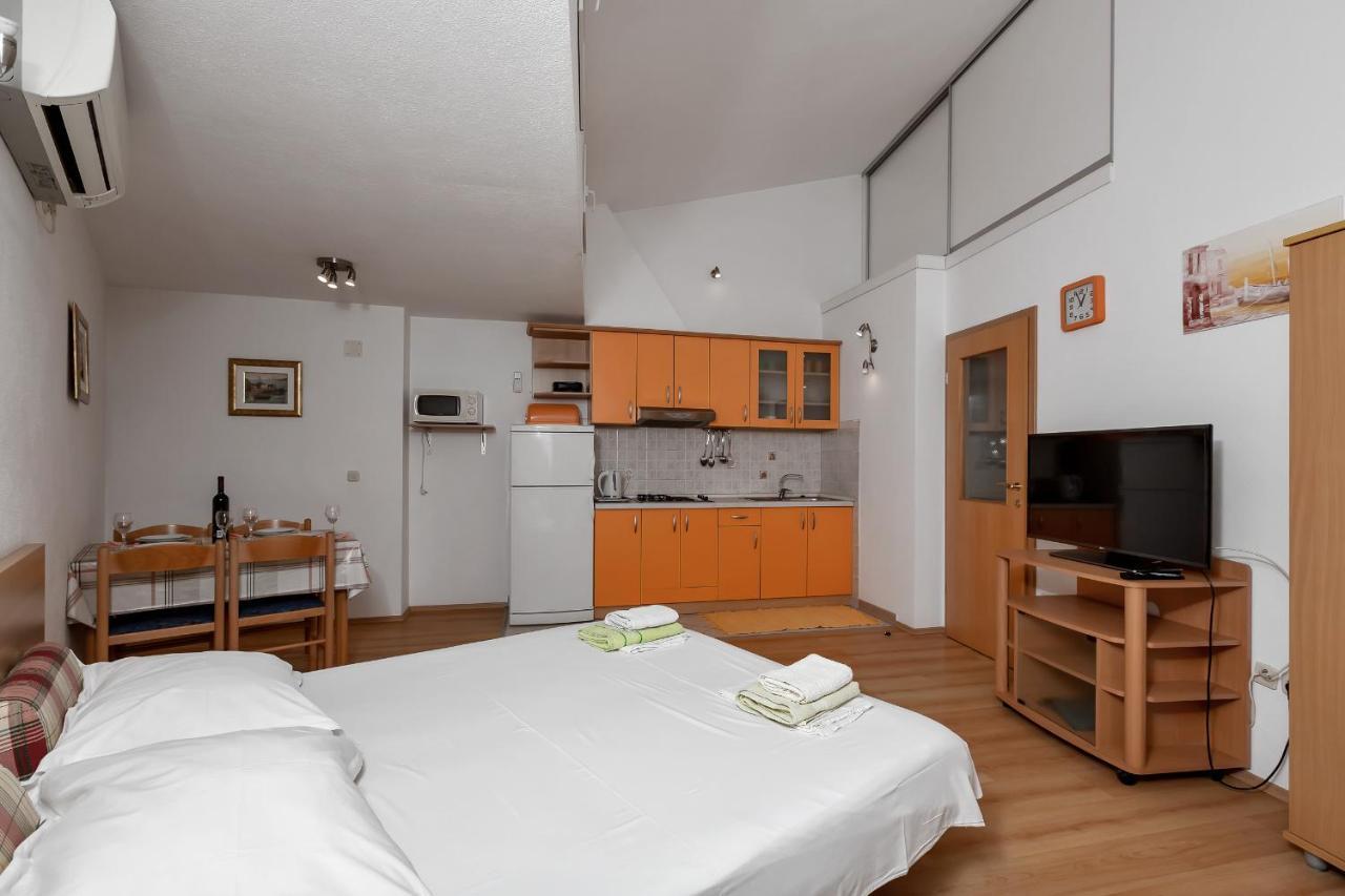 Apartments Carmen Makarska Extérieur photo