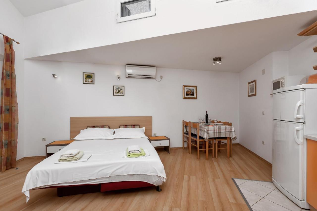 Apartments Carmen Makarska Extérieur photo