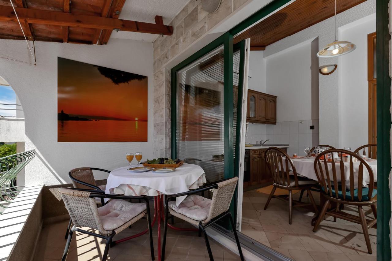 Apartments Carmen Makarska Extérieur photo