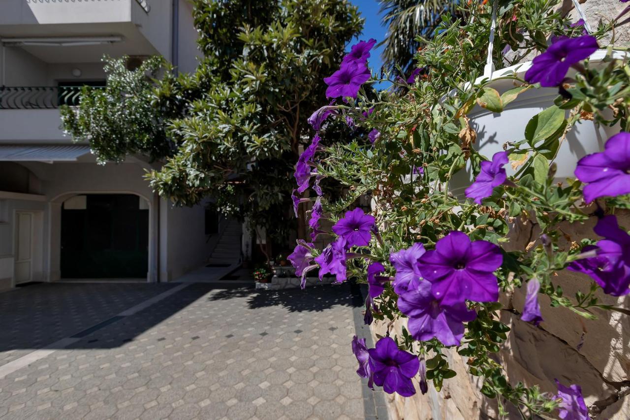 Apartments Carmen Makarska Extérieur photo